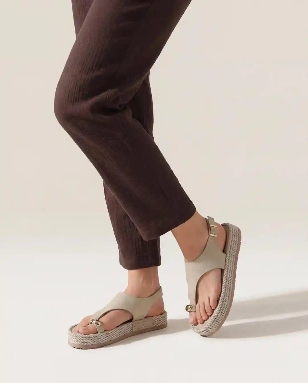 Bej Süet Kadın Parmak Arası Terlik