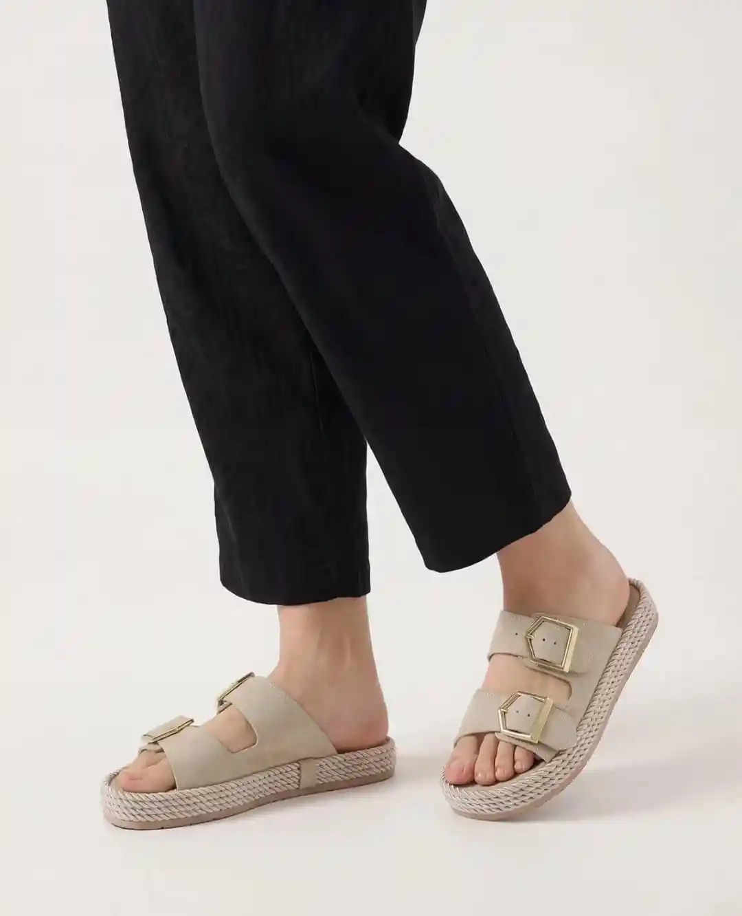 Bej Süet Kadın Çift Tokalı Hasır Taban Yazlık Terlik