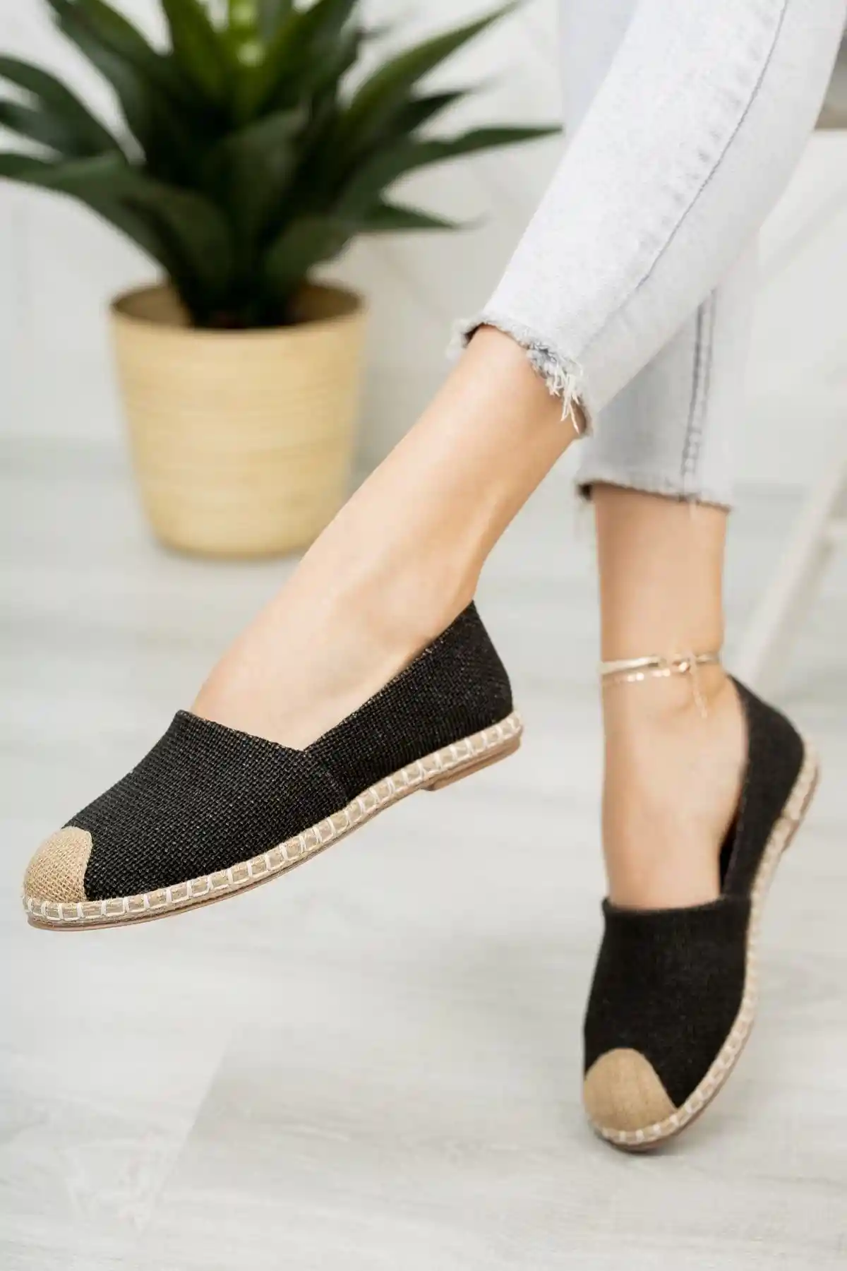 Siyah Keten Kadın Hasır Uçlu Günlük Babet