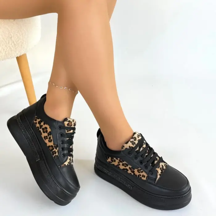 Lorrin Siyah Cilt Leopar Detaylı Bağcıklı Spor Ayakkabı