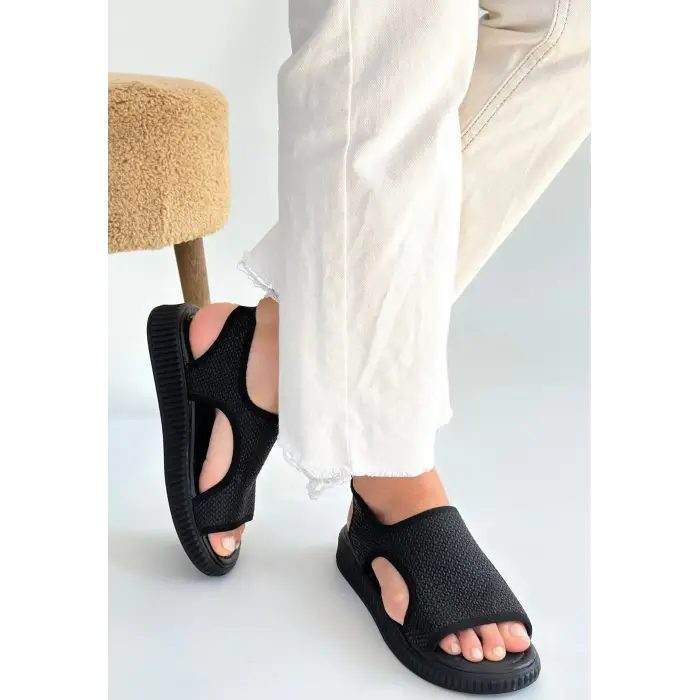 Wayi Siyah Hasır Cilt Sandalet