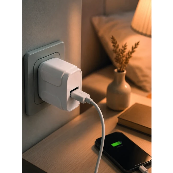 Pratik ve Kompakt Tasarımlı 12W USB Telefon Şarj Adaptörü