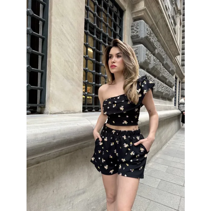 Baskılı fırfırlı şortlu takım