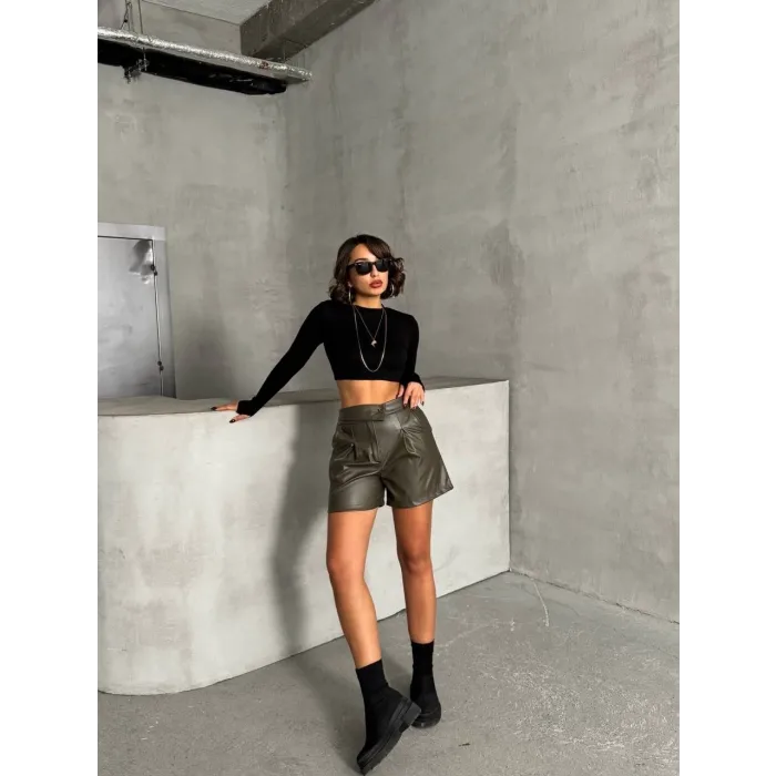 İki düğmeli pileli şort