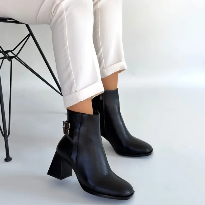 Kanda Siyah Cilt Topuklu Bot