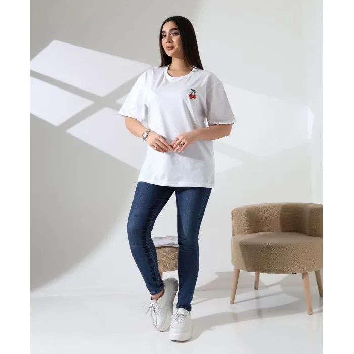 Kiraz işlemeli tişört