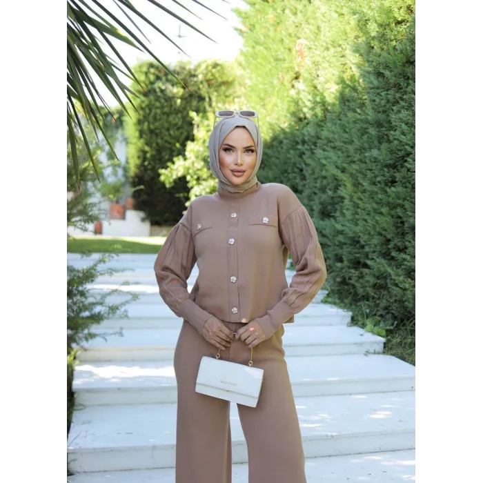 Taş düğmeli ikili triko takım vizon