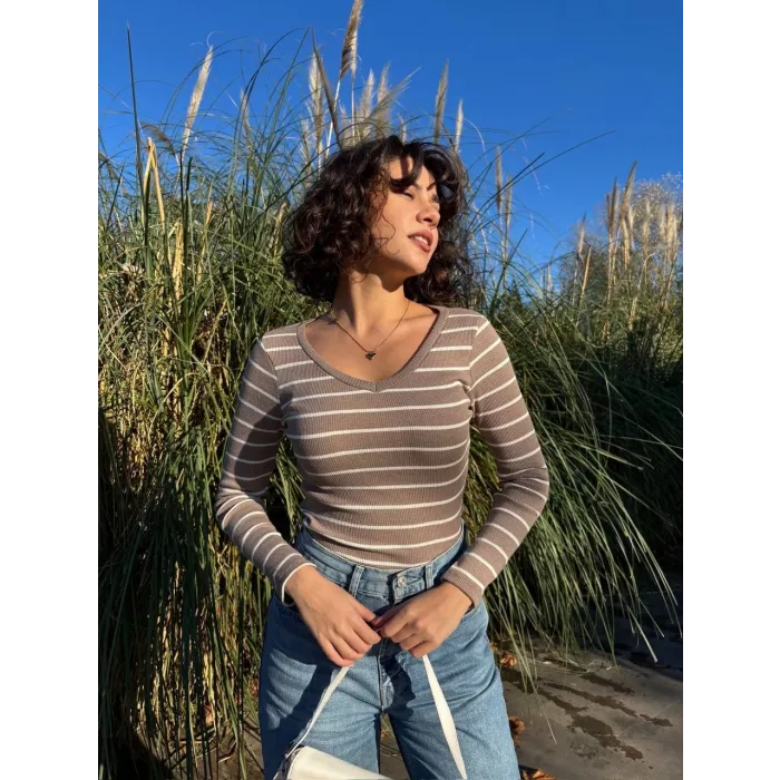 V yaka çizgili bluz bej A3699