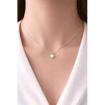 Beyaz Yonca Figürlü Çelik Kolye MODEL 17 – Kararmaz, Paslanmaz, Minimal & Şık Kadın Kolyesi