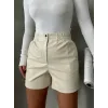 Beli lastikli çıtçıtlı deri şort krem w241007