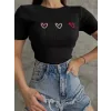 Üçlü kalp nakışlı bluz