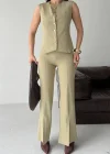 Zarif Haki Takım – Modern Kesim Yelek & İspanyol Paça Pantolon Kombin