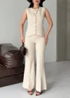 Zarif Krem Takım – Modern Kesim Yelek & İspanyol Paça Pantolon Kombin