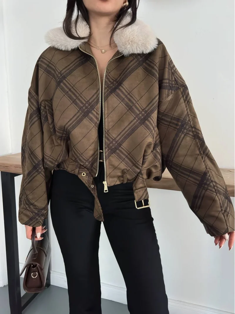 Kahverengi Ekose Kemer Detaylı Yakası Kürklü Premium Ceket