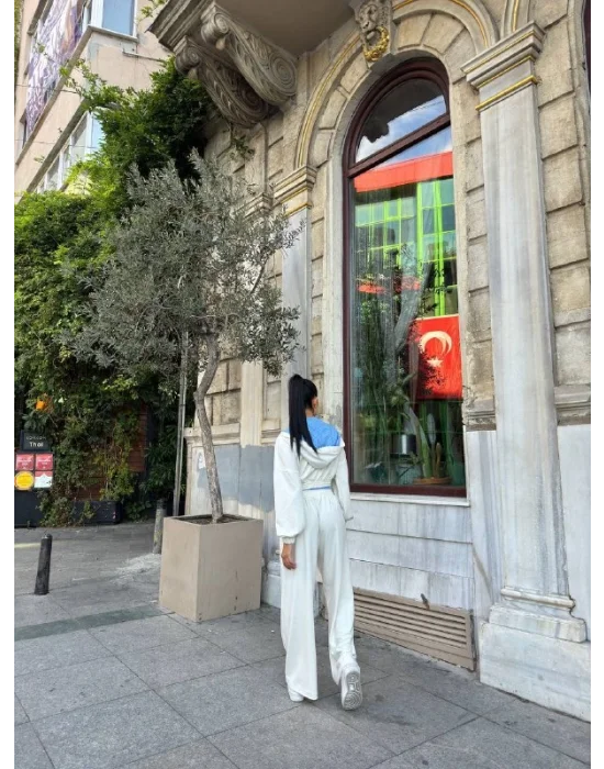 Beyaz Kapşonlu İkli Takım