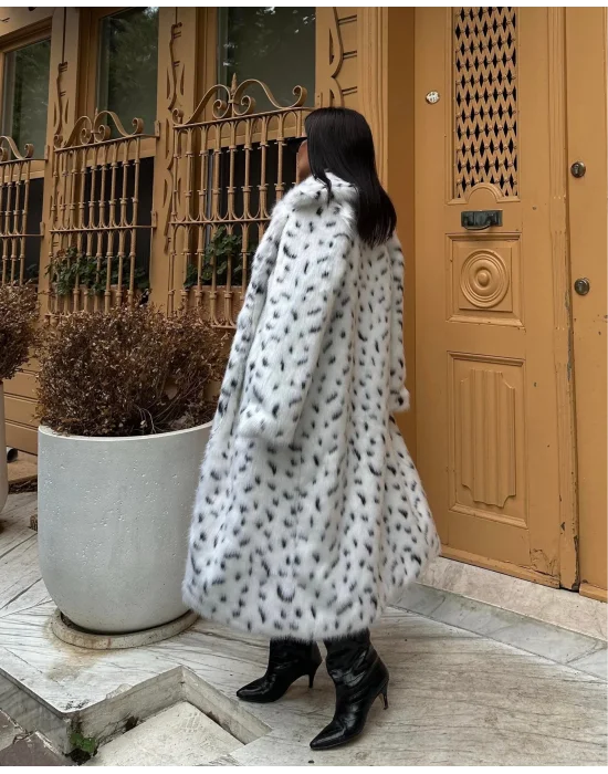 Beyaz Leopar Ceket Yaka İçi Satarlı Uzun Kürk Kaban