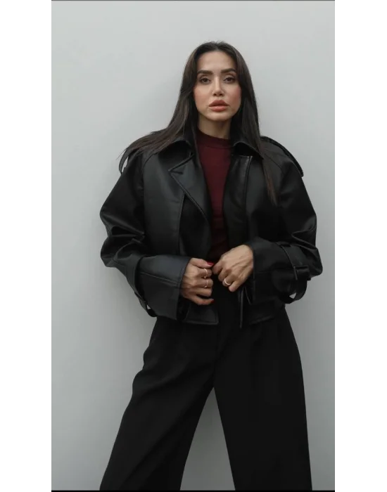 Siyah Kol Detaylı Zarif Deri Mont