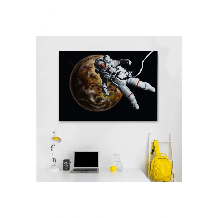 Gezegenin Arka Planındaki Astronot Kanvas Duvar Tablosu-1182