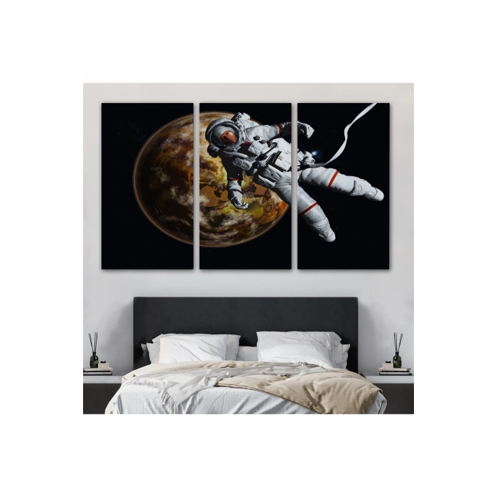 Gezegenin Arka Planındaki Astronot Kanvas Duvar Tablosu-1182