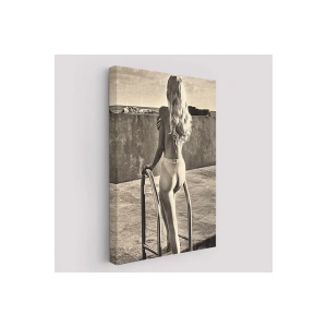 Helmut Newtonun Görülecek Bir Sergi Tablosu-6289