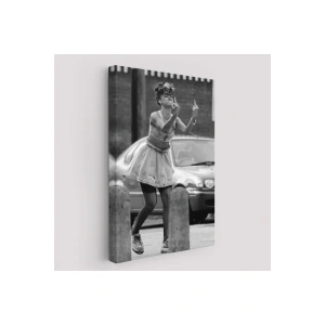 Rihanna Orta Parmak İşareti Tablosu, Fuck You-6337