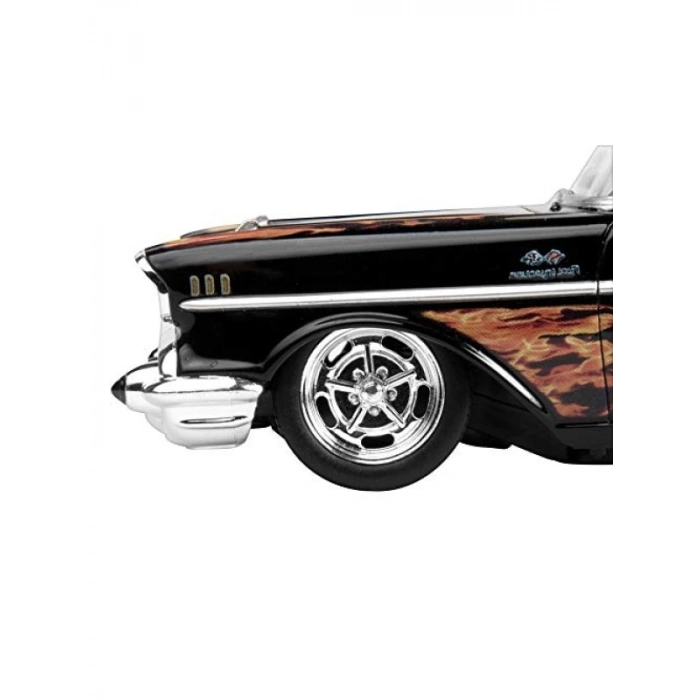 1957 Chevy Bel Air Modeli - Çok Renkli Plastik Model Kiti