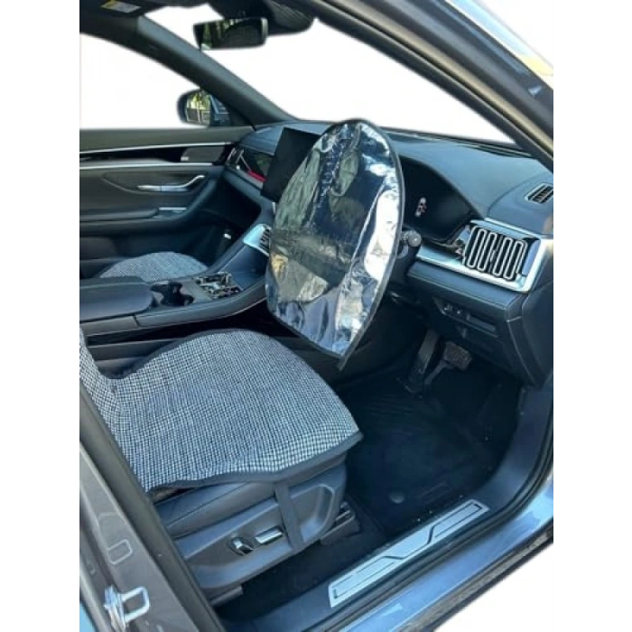 Metalize Direksiyon Güneşliği ile Araç İçinizi Koruyun