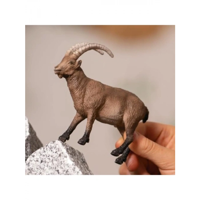 Oğlak Figürü - Doğal Ortamda Tırmanan Detaylı Model