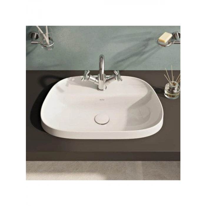 Tezgah Üstü Beyaz Lavabo, Armatür Bantlı, 57 cm