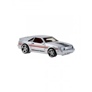 1:64 Ölçekli Koleksiyon Arabası: 1984 Model Mustang Svo