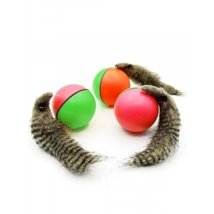 Renkli Toplar ve Rakun Kuyruğu ile Kedi Oyuncağı