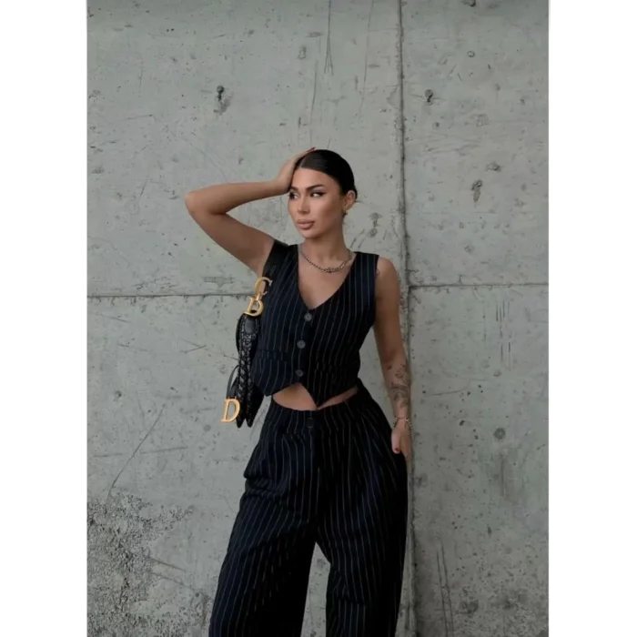 Arnay 3 Lü Kadın Takım Beyaz Çizgi Detaylı Crop Yelek Ceket Bol Kesim Bol Paça Pantolon Alt Üst Takım - Lacivert