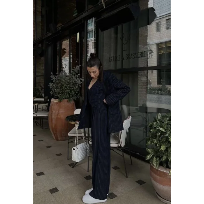 Arnay 3 Lü Kadın Takım Beyaz Çizgi Detaylı Crop Yelek Ceket Bol Kesim Bol Paça Pantolon Alt Üst Takım - Lacivert