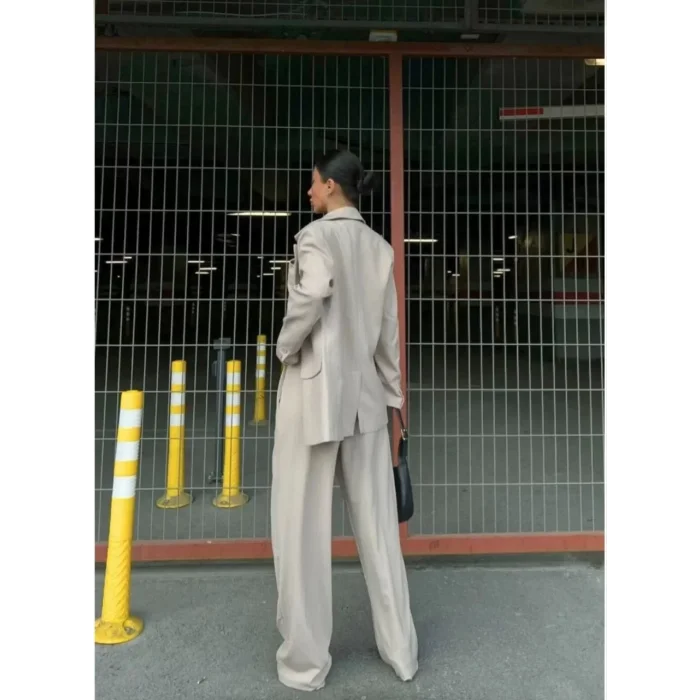 Arnay 3 Lü Kadın Takım Beyaz Çizgi Detaylı Crop Yelek Ceket Bol Kesim Bol Paça Pantolon Alt Üst Takım - Beyaz