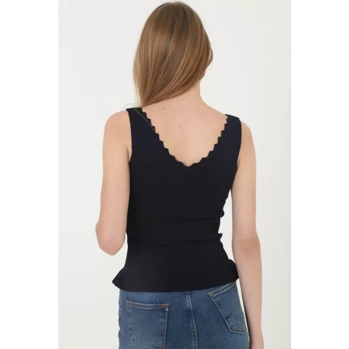 Arnay Kadın V Yaka Fırfır Detay Crop - Siyah