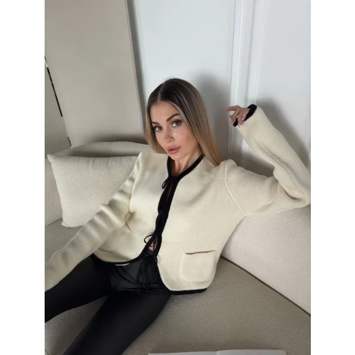 Arnay Kirli Beyaz Triko Siyah Detaylı Bağlamalı Önden Cepli Hırka