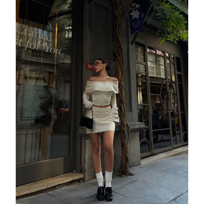 Arnay Straplez , Madonna , Carmen Yaka Croplu Mini Etekli İkili Takım Triko - Beyaz