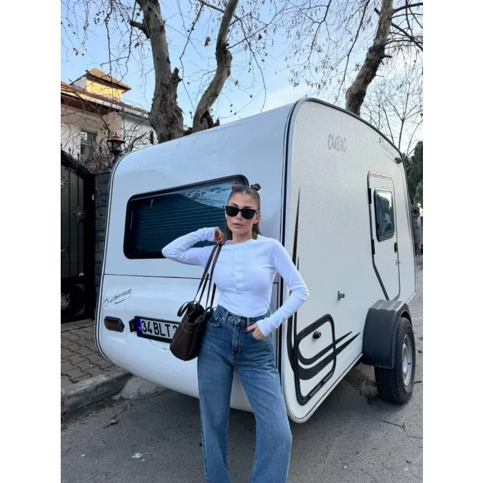 Arnay Uzun Patlı 6 Düğme Detaylı Uzun Kollu Crop Badi - Beyaz