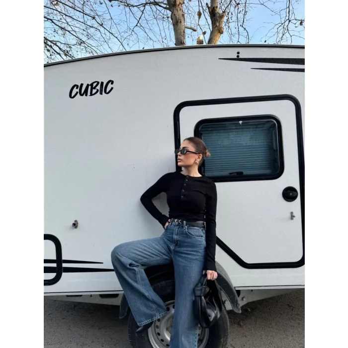 Arnay Uzun Patlı 6 Düğme Detaylı Uzun Kollu Crop Badi - Siyah