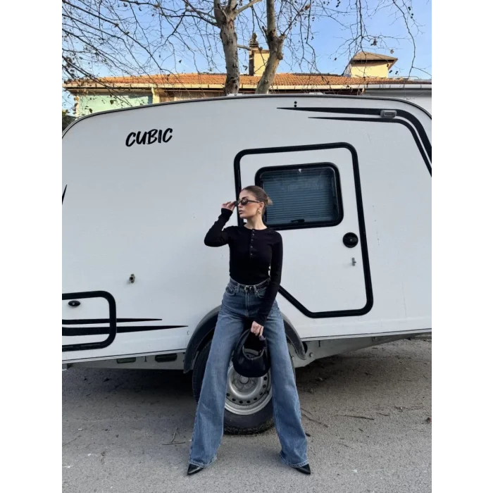 Arnay Uzun Patlı 6 Düğme Detaylı Uzun Kollu Crop Badi - Siyah