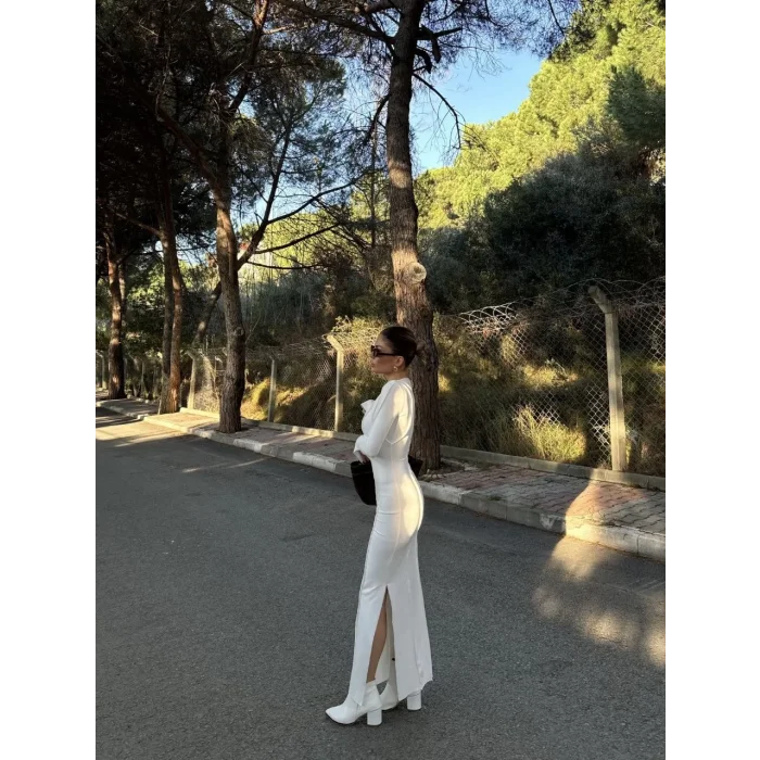 Arnay V Yaka Karoyaka Dikişli Yırtmaçlı Uzun Elbise - Beyaz