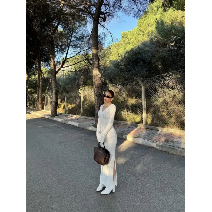 Arnay V Yaka Karoyaka Dikişli Yırtmaçlı Uzun Elbise - Beyaz