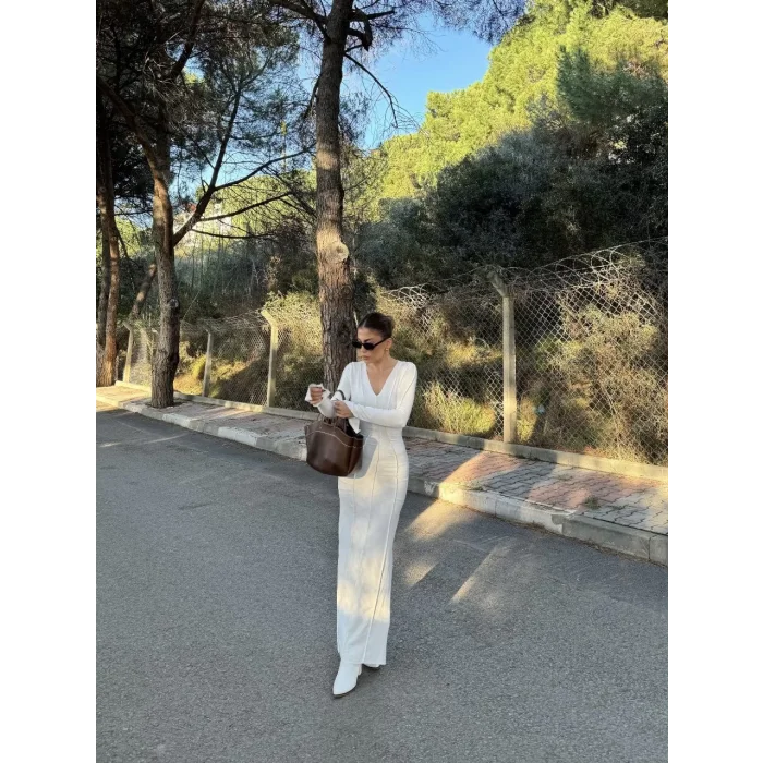 Arnay V Yaka Karoyaka Dikişli Yırtmaçlı Uzun Elbise - Beyaz