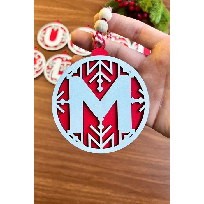 11 Harfli Kırmızı Beyaz İpli MUTLU YILLAR Yazılı Ahşap Yılbaşı Ağaç Süsü (5047)