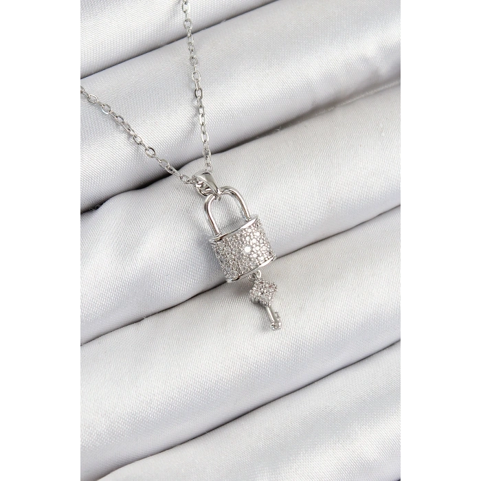 316L Çelik Zirkon Taşlı Kilit Ve Sallantılı Anahtar Model Gümüş Renk Kadın Kolye