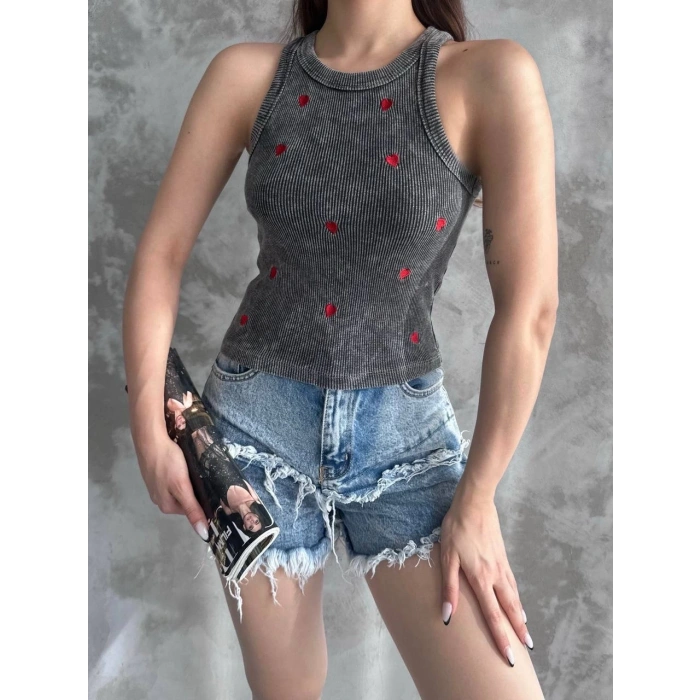 Kalp nakışlı bluz