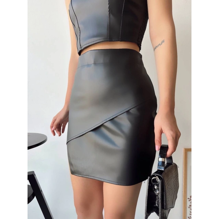 Kapaklı asimetrik model deri etek siyah s240106