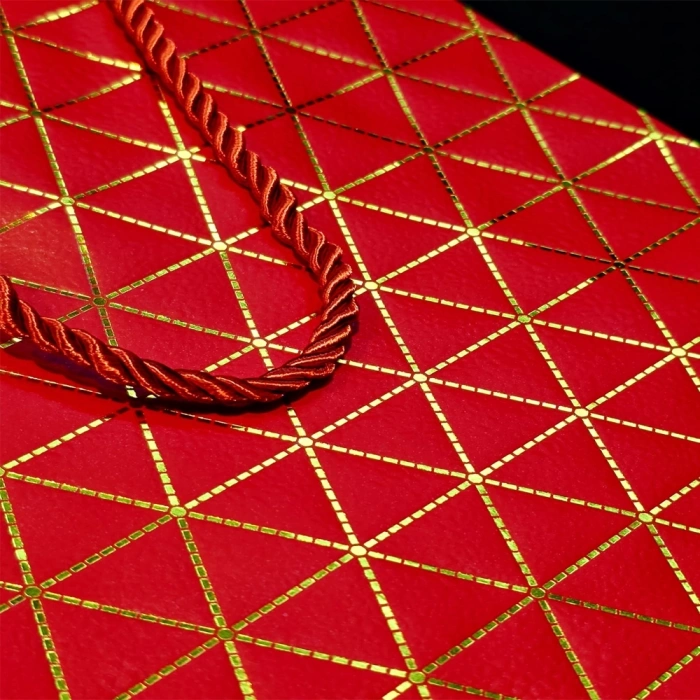 Kırmızı Geometrik Desenli Mini Boy Karton Hediye Çantası