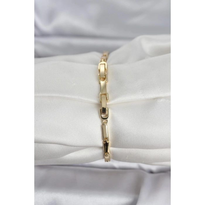 Pirinç Gold Renk Yonca Model Zirkon Taşlı Kadın Bileklik