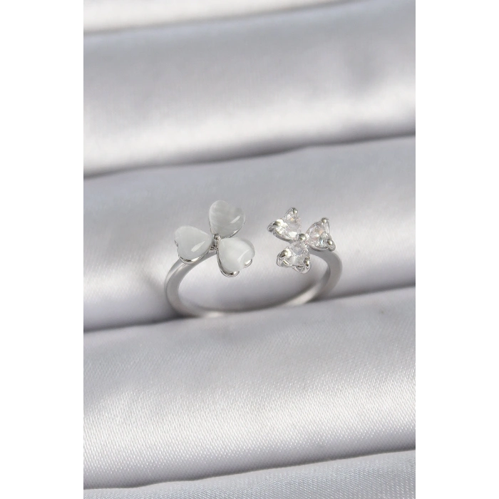 Pirinç Gümüş Renk Ayarlanabilir Zirkon Taşlı Beyaz Mineli Kalp Model Kadın Yüzük